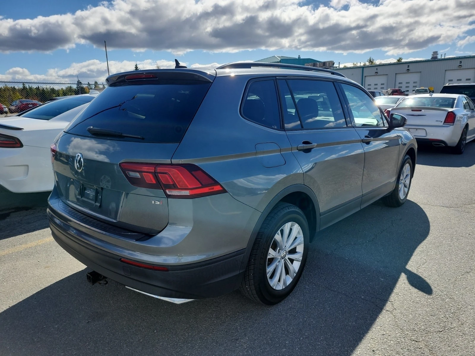 VW Tiguan TRENDLINE * * CARFAX * * АВТО КРЕДИТ * *  - изображение 3