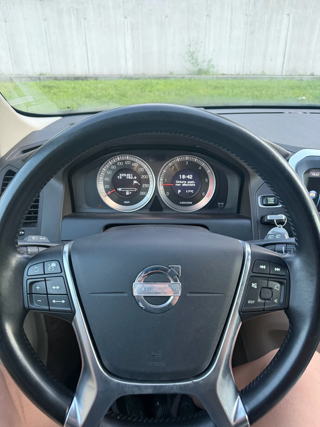 Volvo XC60 2.4d/Дистроник/4x4/AVTOMAT/FULL, снимка 8 - Автомобили и джипове - 54782005