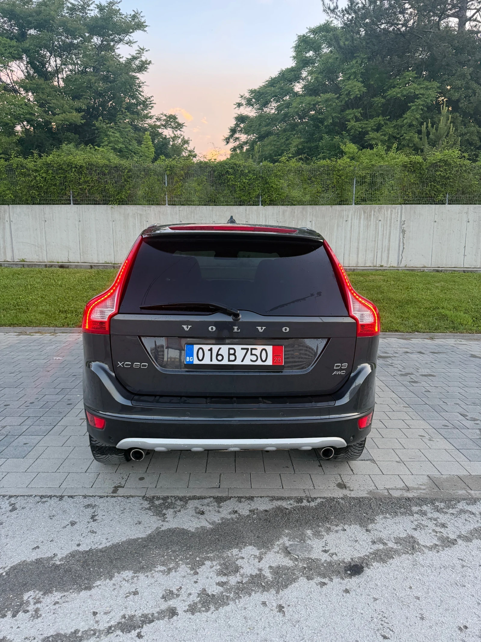 Volvo XC60 2.4d/Дистроник/4x4/AVTOMAT/FULL, снимка 5 - Автомобили и джипове - 54782005