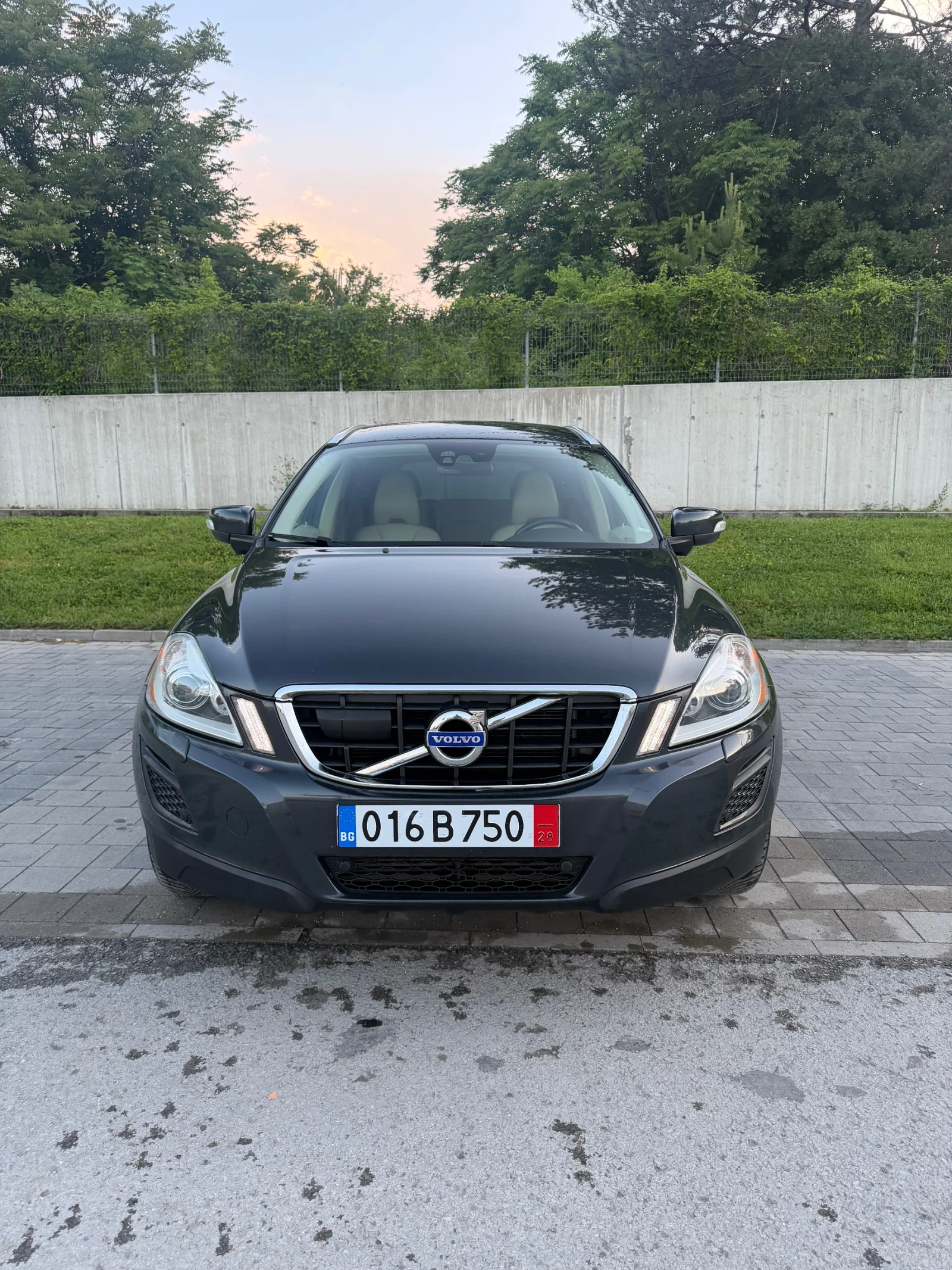 Volvo XC60 2.4d/Дистроник/4x4/AVTOMAT/FULL, снимка 2 - Автомобили и джипове - 54782005