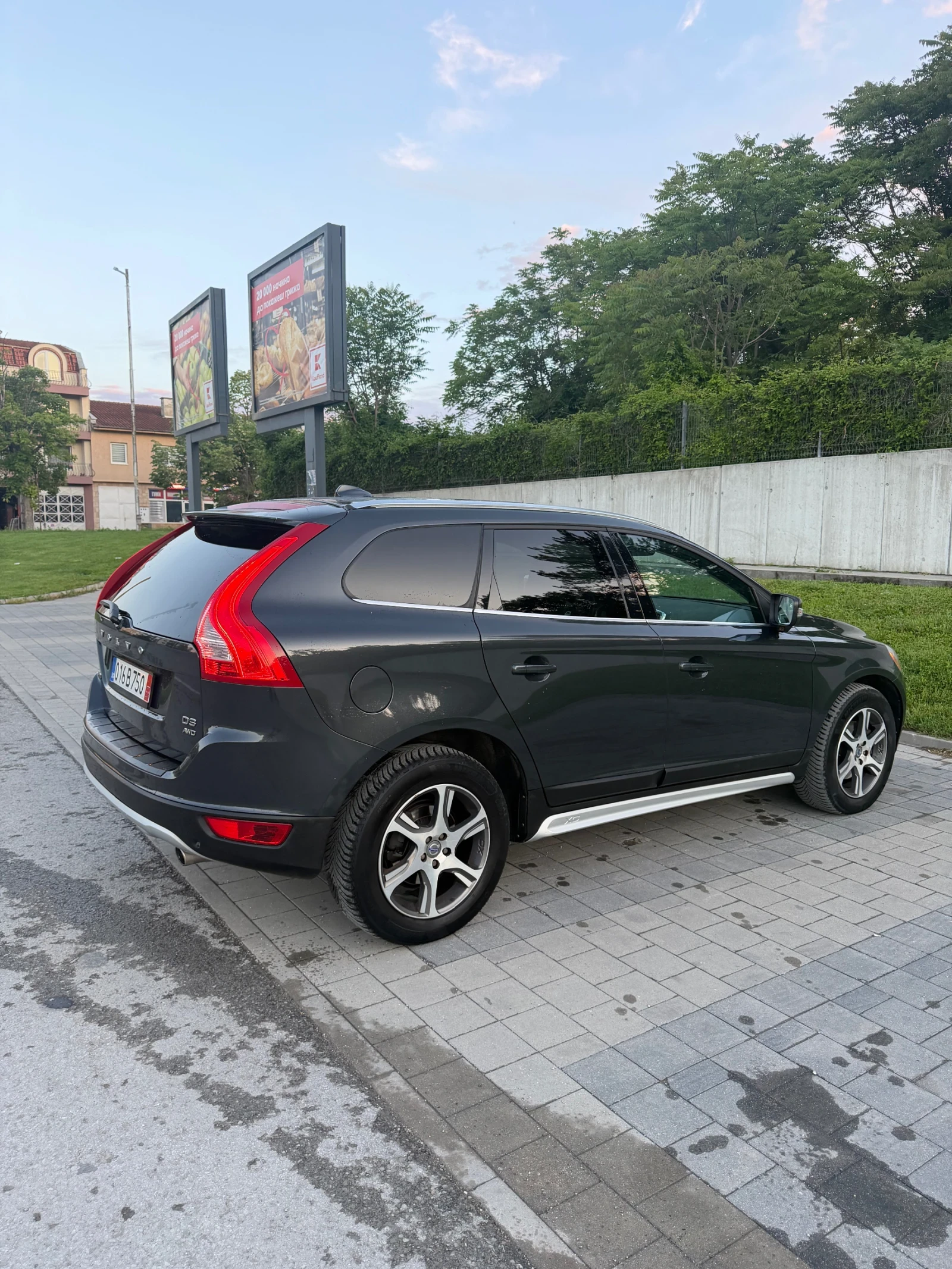 Volvo XC60 2.4d/Дистроник/4x4/AVTOMAT/FULL, снимка 4 - Автомобили и джипове - 54782005