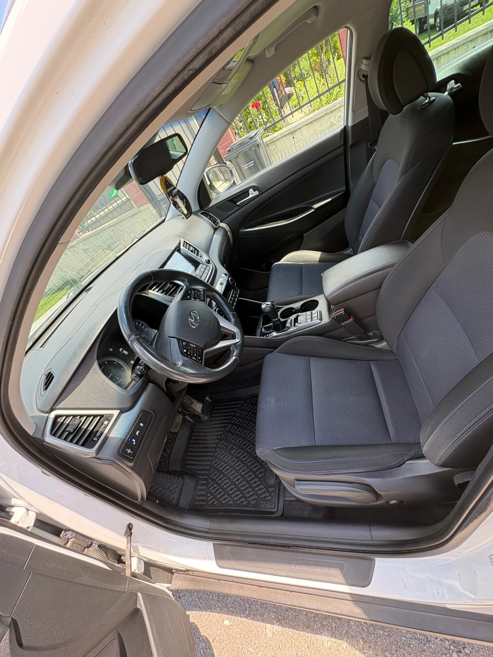 Hyundai Tucson 2.0  185кс, снимка 4 - Автомобили и джипове - 55583805