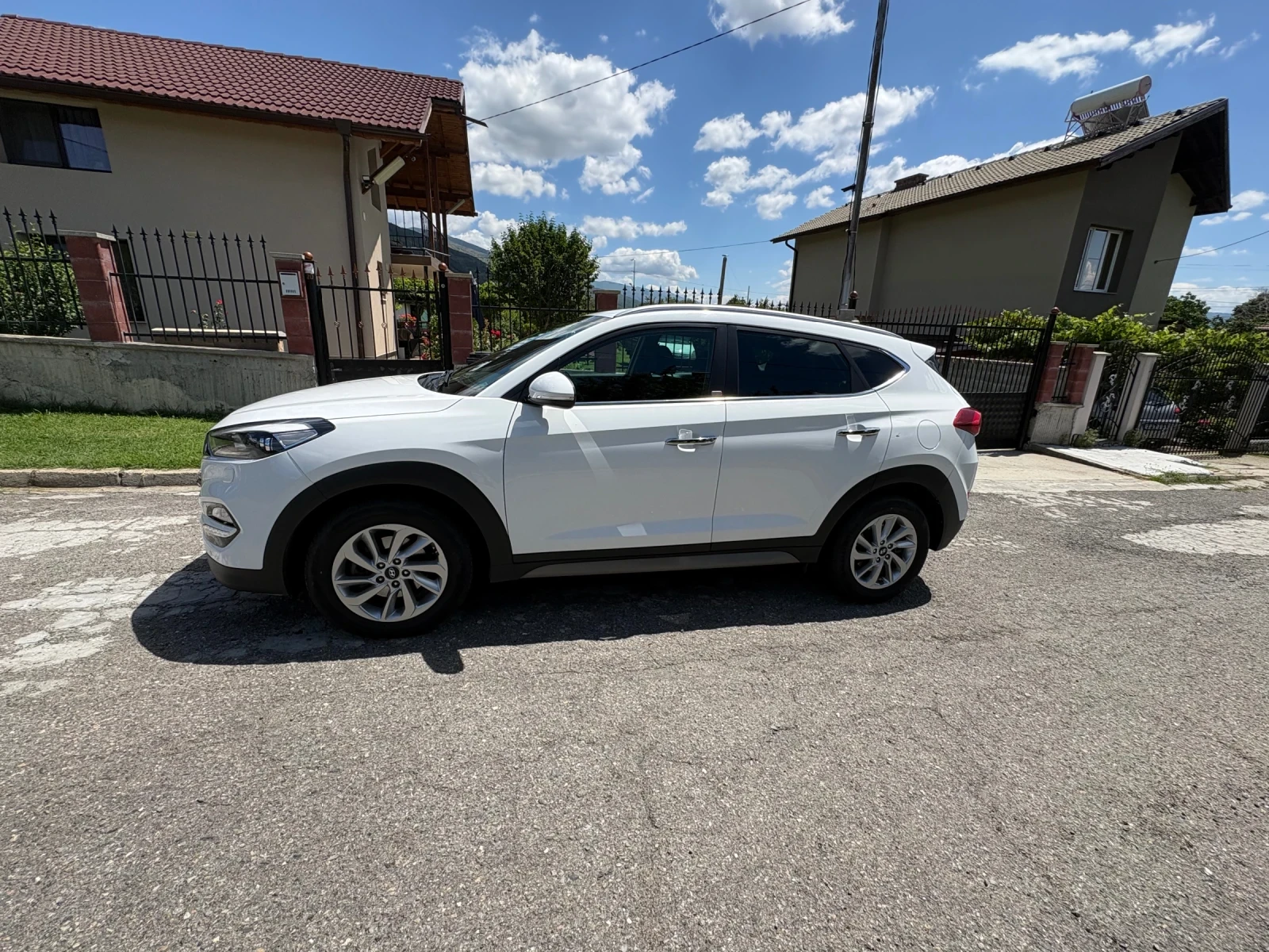 Hyundai Tucson 2.0  185кс, снимка 8 - Автомобили и джипове - 55583805