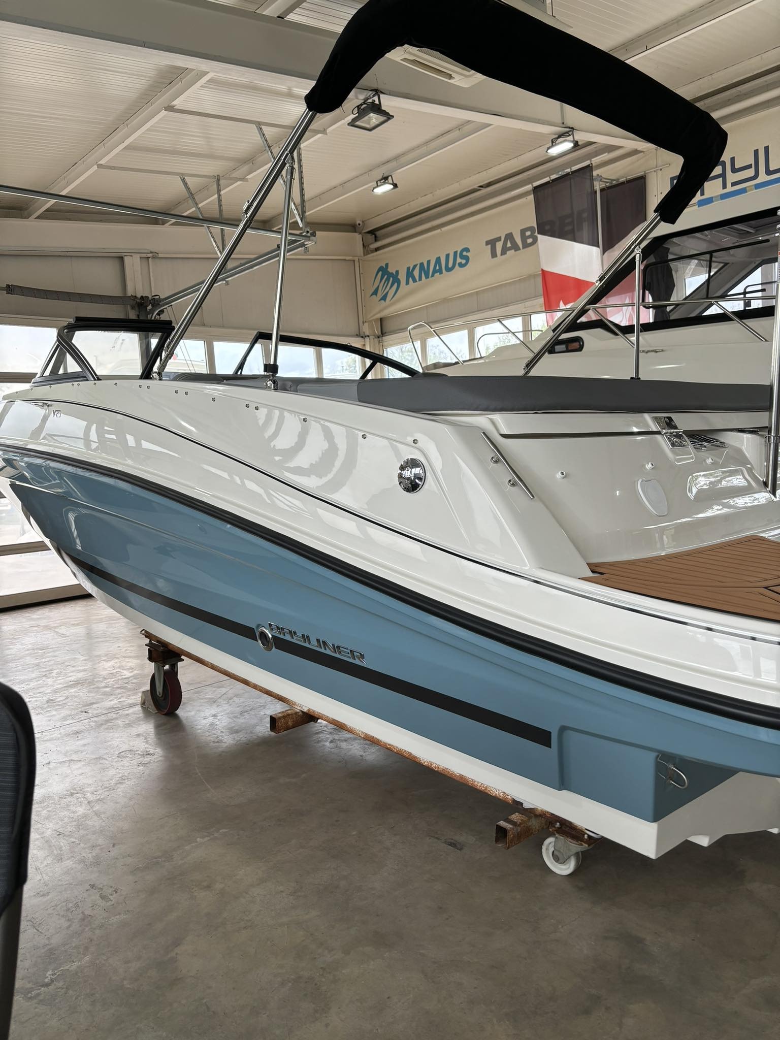 Лодка Bayliner VR5 outboard  - изображение 1