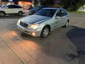 Mercedes-Benz 110, снимка 7