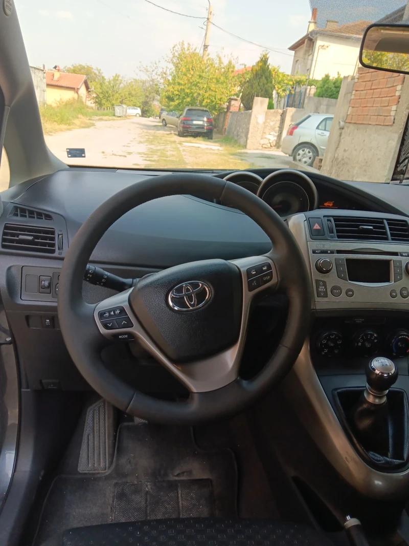 Toyota Verso, снимка 9 - Автомобили и джипове - 47486790