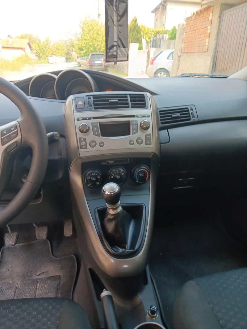 Toyota Verso, снимка 8 - Автомобили и джипове - 47486790