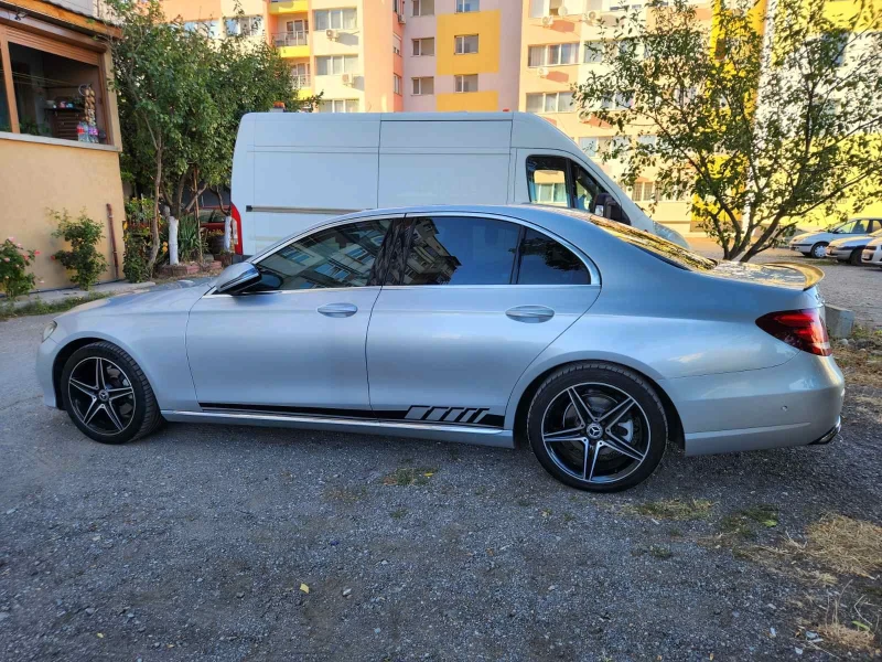 Mercedes-Benz E 220, снимка 5 - Автомобили и джипове - 52566150
