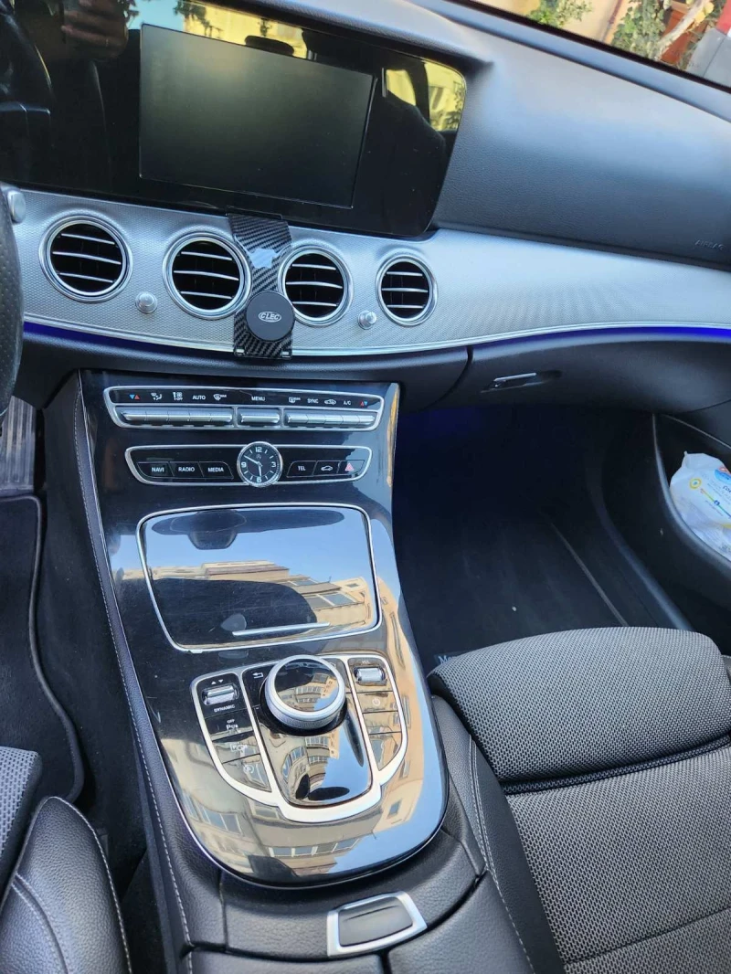 Mercedes-Benz E 220, снимка 9 - Автомобили и джипове - 52566150