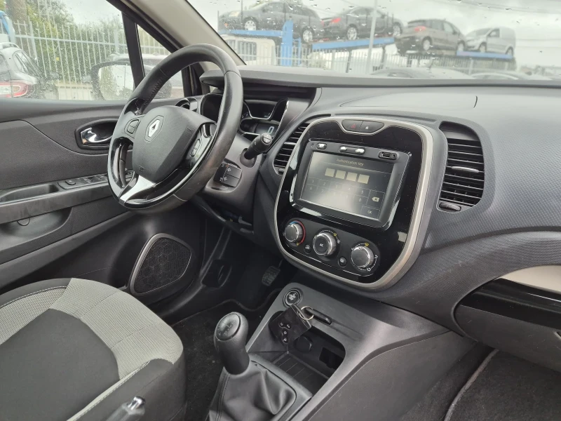 Renault Captur 0.9, снимка 7 - Автомобили и джипове - 51997545