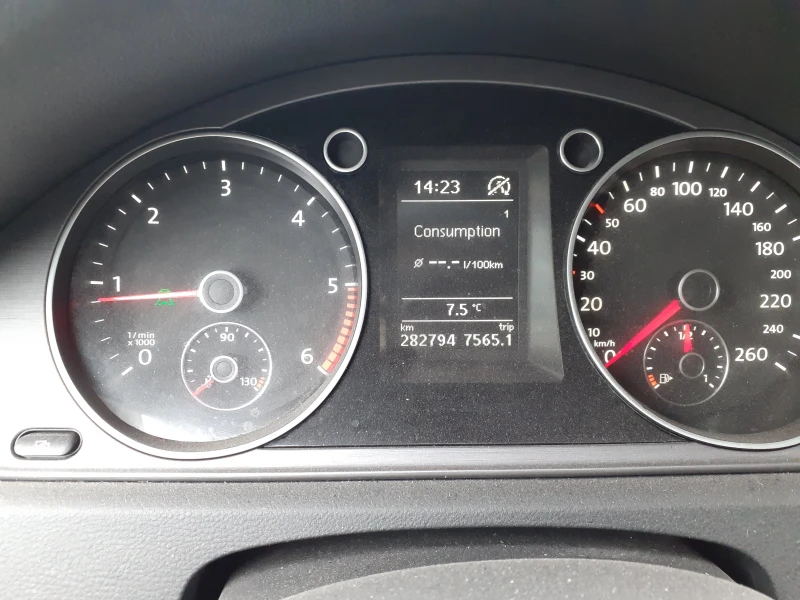 VW Passat, снимка 5 - Автомобили и джипове - 52503363