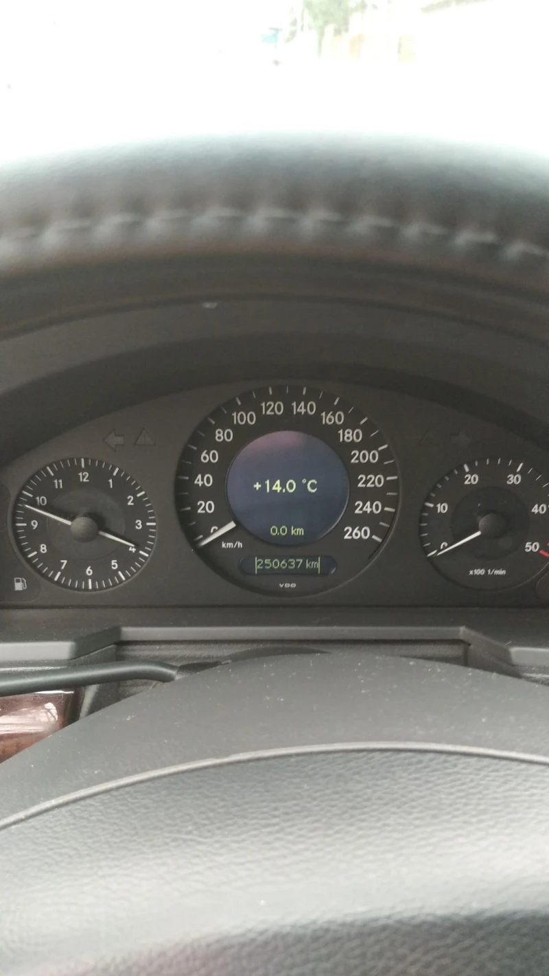 Mercedes-Benz E 270, снимка 10 - Автомобили и джипове - 52988874