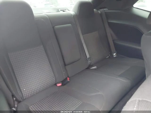 Dodge Challenger SXT - изображение 8