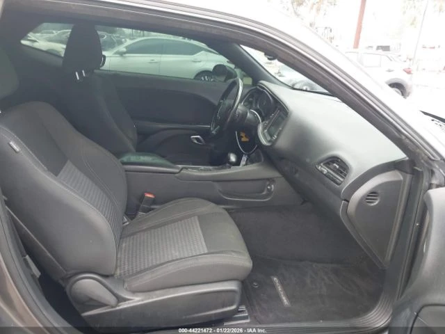 Dodge Challenger SXT - изображение 7