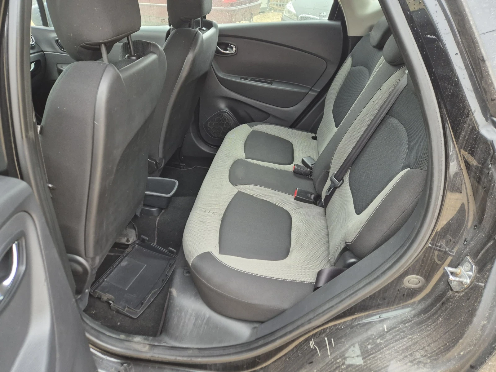 Renault Captur 0.9 - изображение 9