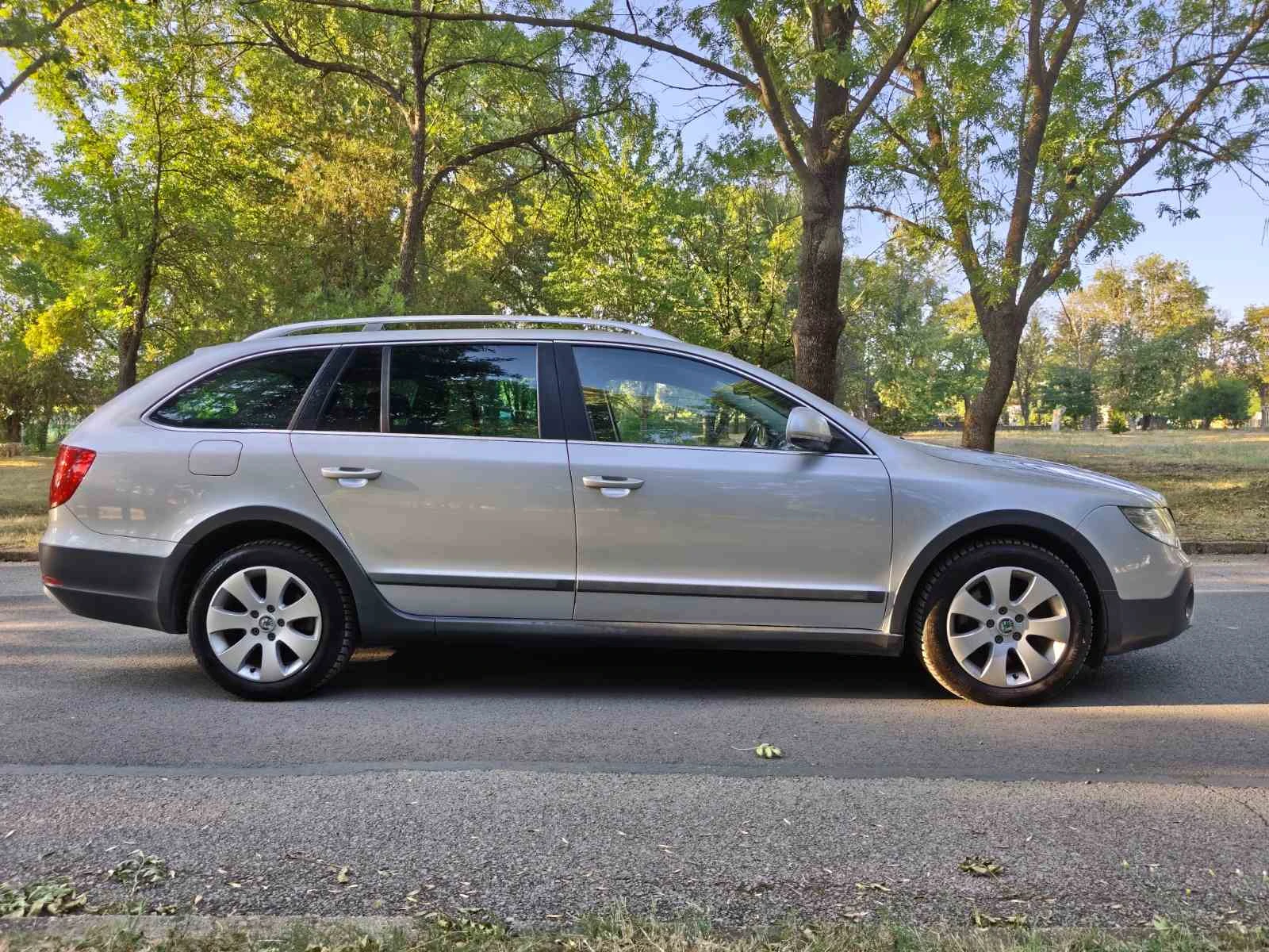 Skoda Superb Scout 2012г. 4X4 2.0 TDI Автомат , снимка 4 - Автомобили и джипове - 53453984