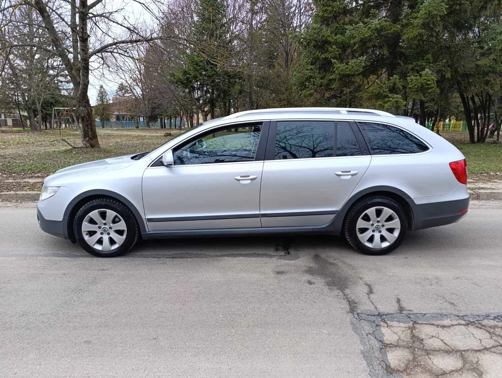 Skoda Superb Scout 4X4 2.0 TDI Автомат  - изображение 8