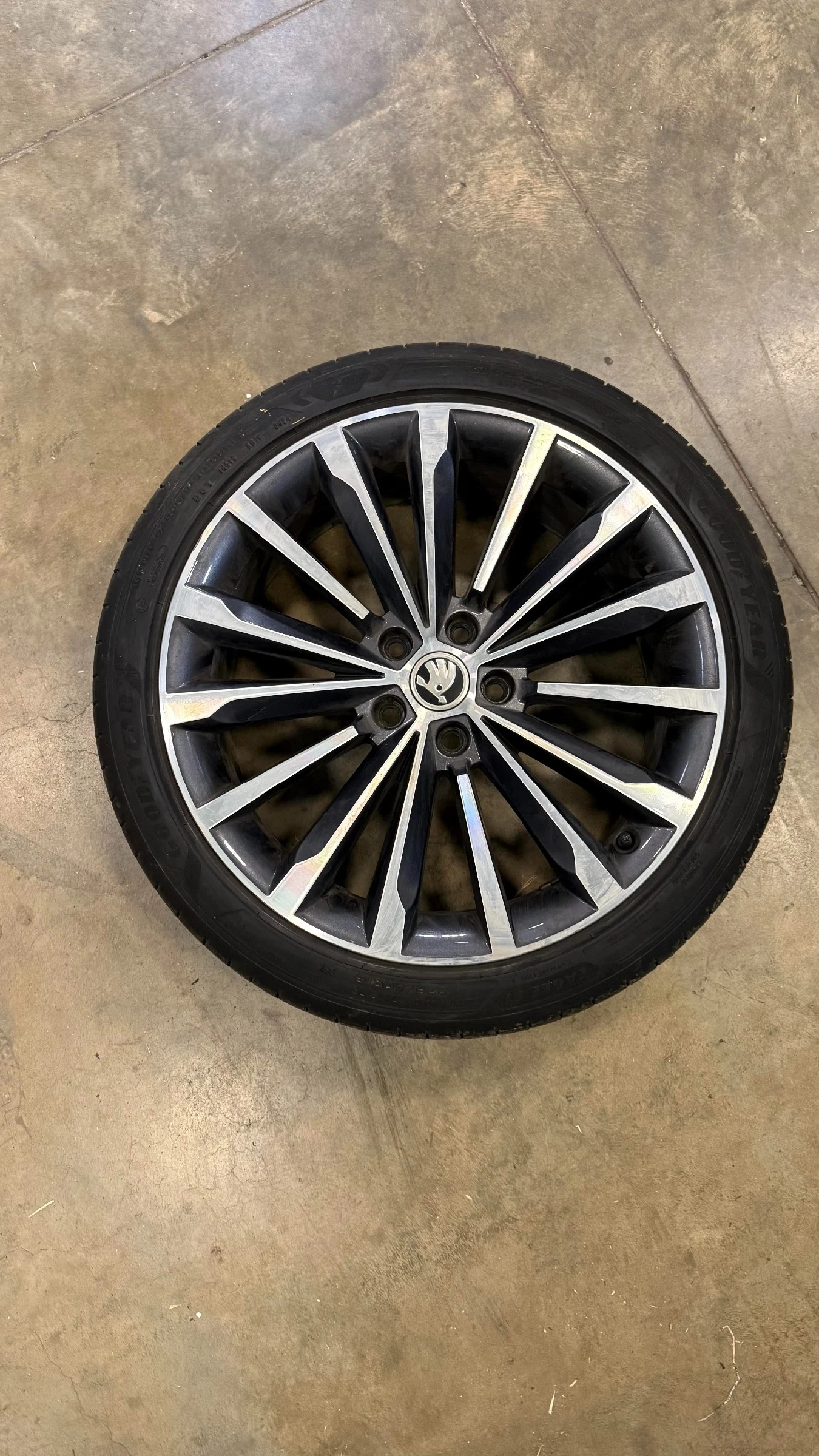 Skoda Superb Laurin & Klement 4х4, снимка 3 - Автомобили и джипове - 53797314