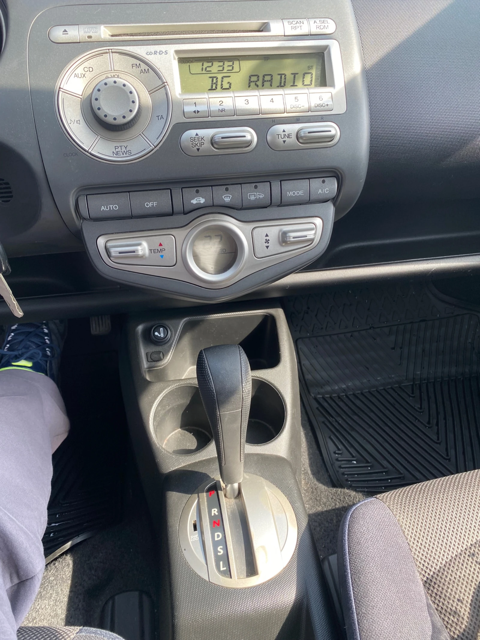 Honda Jazz 1, 4 Автоматик, снимка 16 - Автомобили и джипове - 53917222