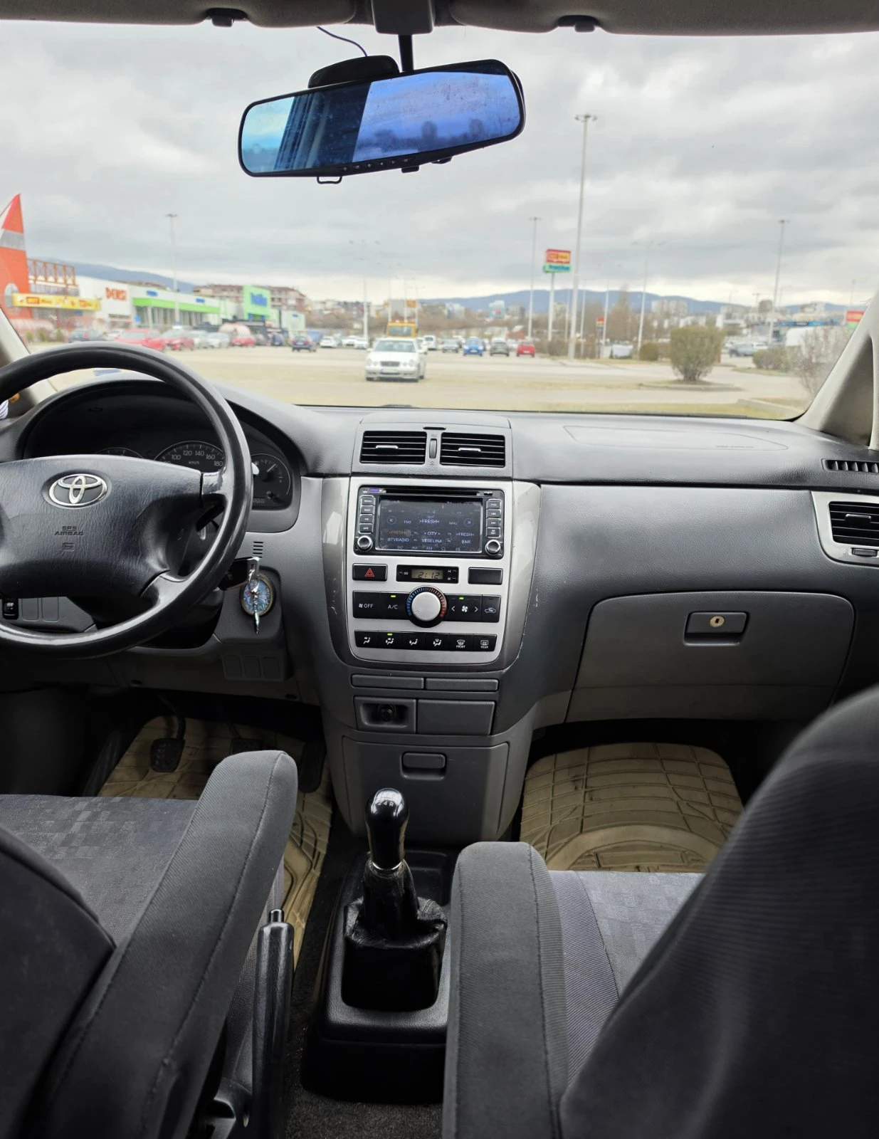 Toyota Avensis verso 2.0 D4D , снимка 11 - Автомобили и джипове - 53950162