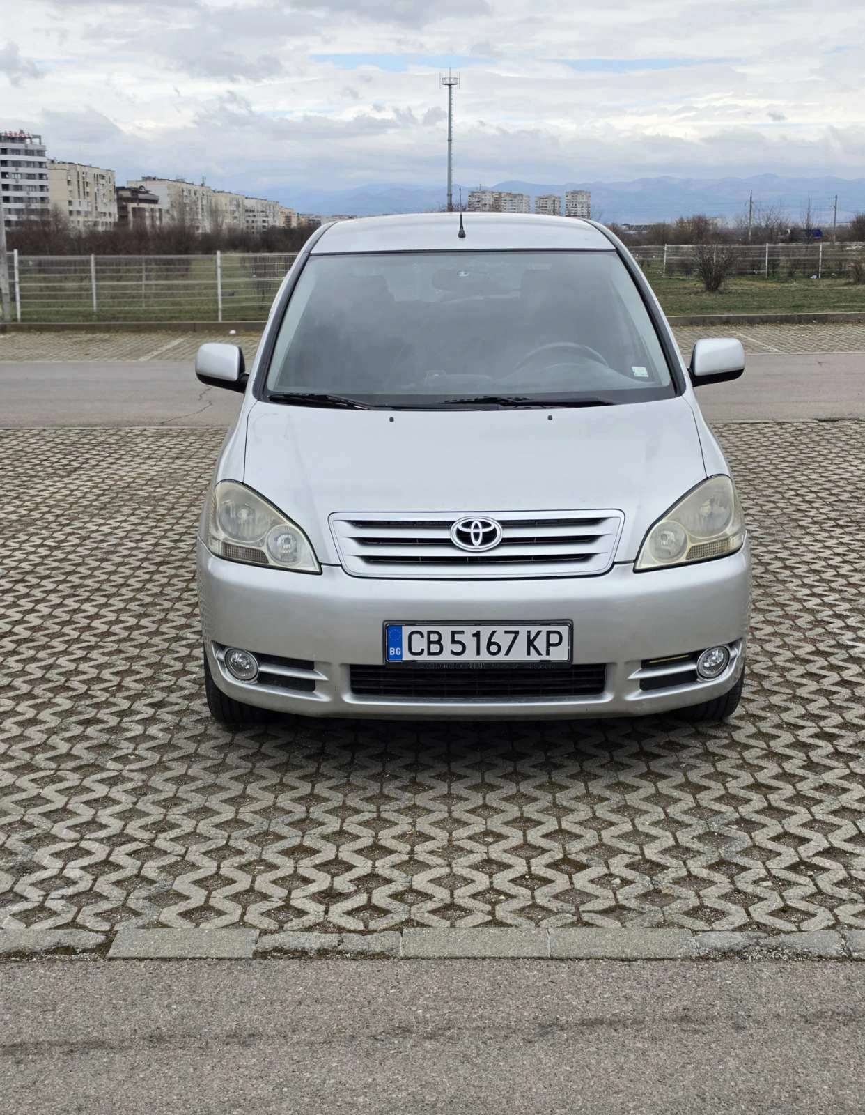 Toyota Avensis verso 2.0 D4D , снимка 3 - Автомобили и джипове - 53950162
