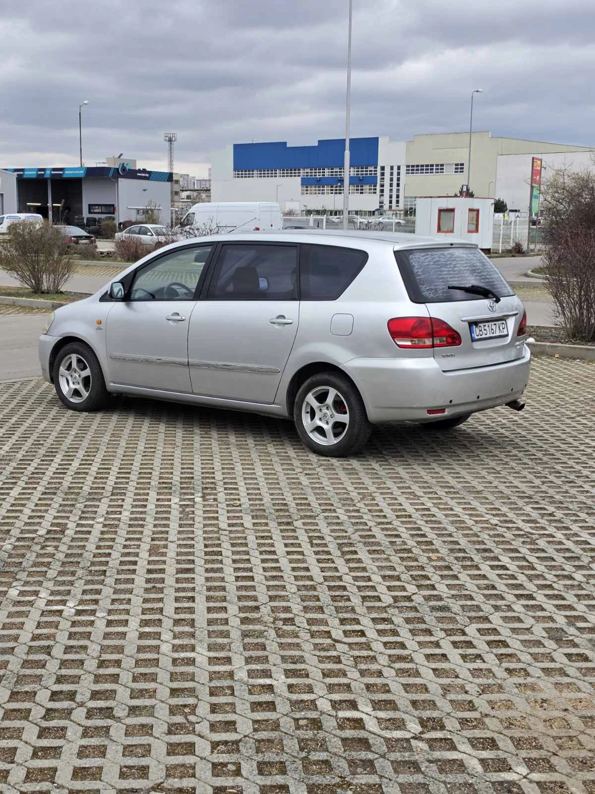 Toyota Avensis verso 2.0 D4D , снимка 6 - Автомобили и джипове - 53950162