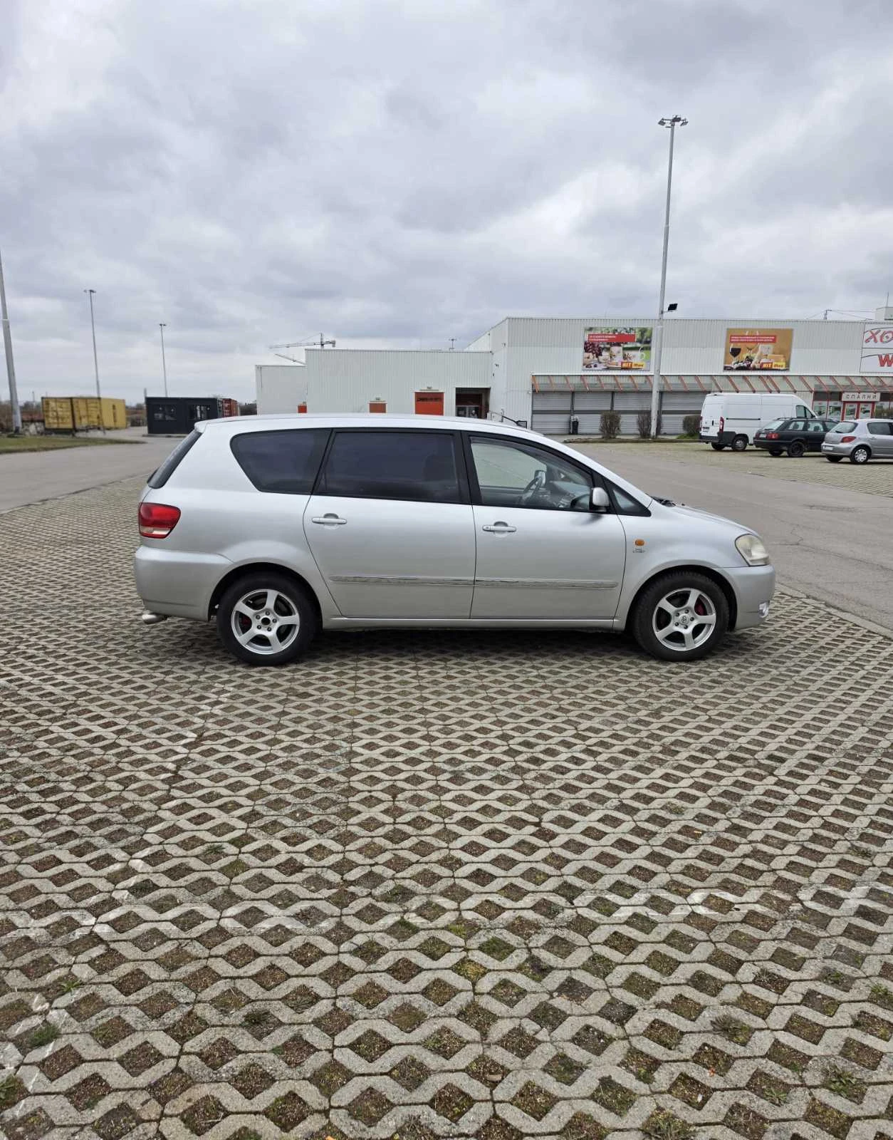 Toyota Avensis verso 2.0 D4D , снимка 5 - Автомобили и джипове - 53950162