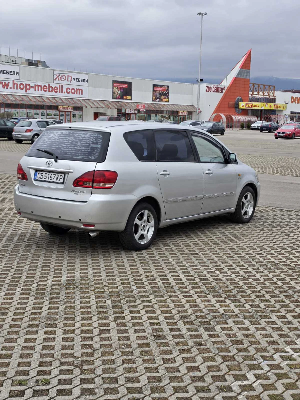 Toyota Avensis verso 2.0 D4D , снимка 7 - Автомобили и джипове - 53950162