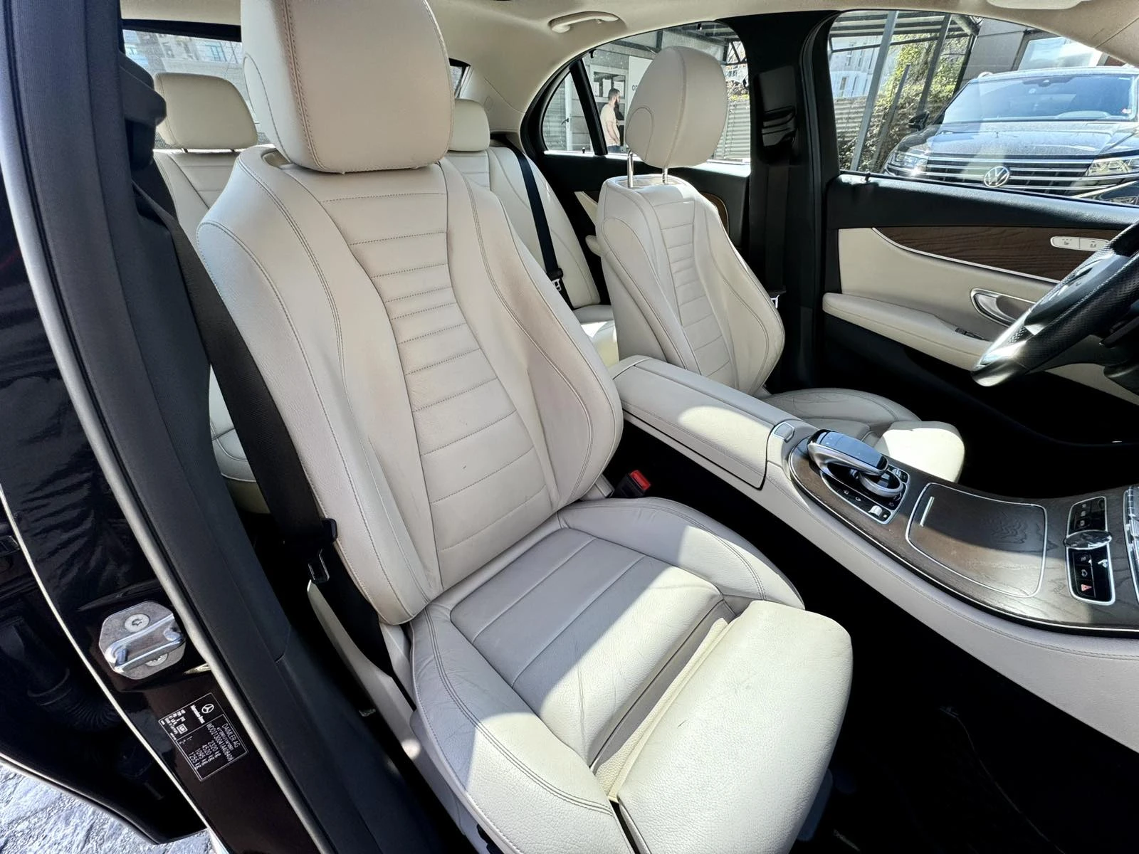 Mercedes-Benz E 220 9G-Tronic, снимка 11 - Автомобили и джипове - 54230478