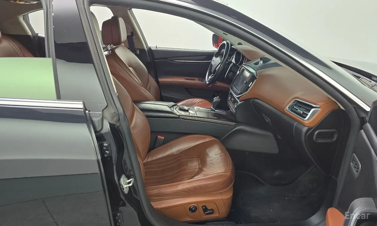 Maserati Ghibli 3.0S Q4, снимка 12 - Автомобили и джипове - 54727441