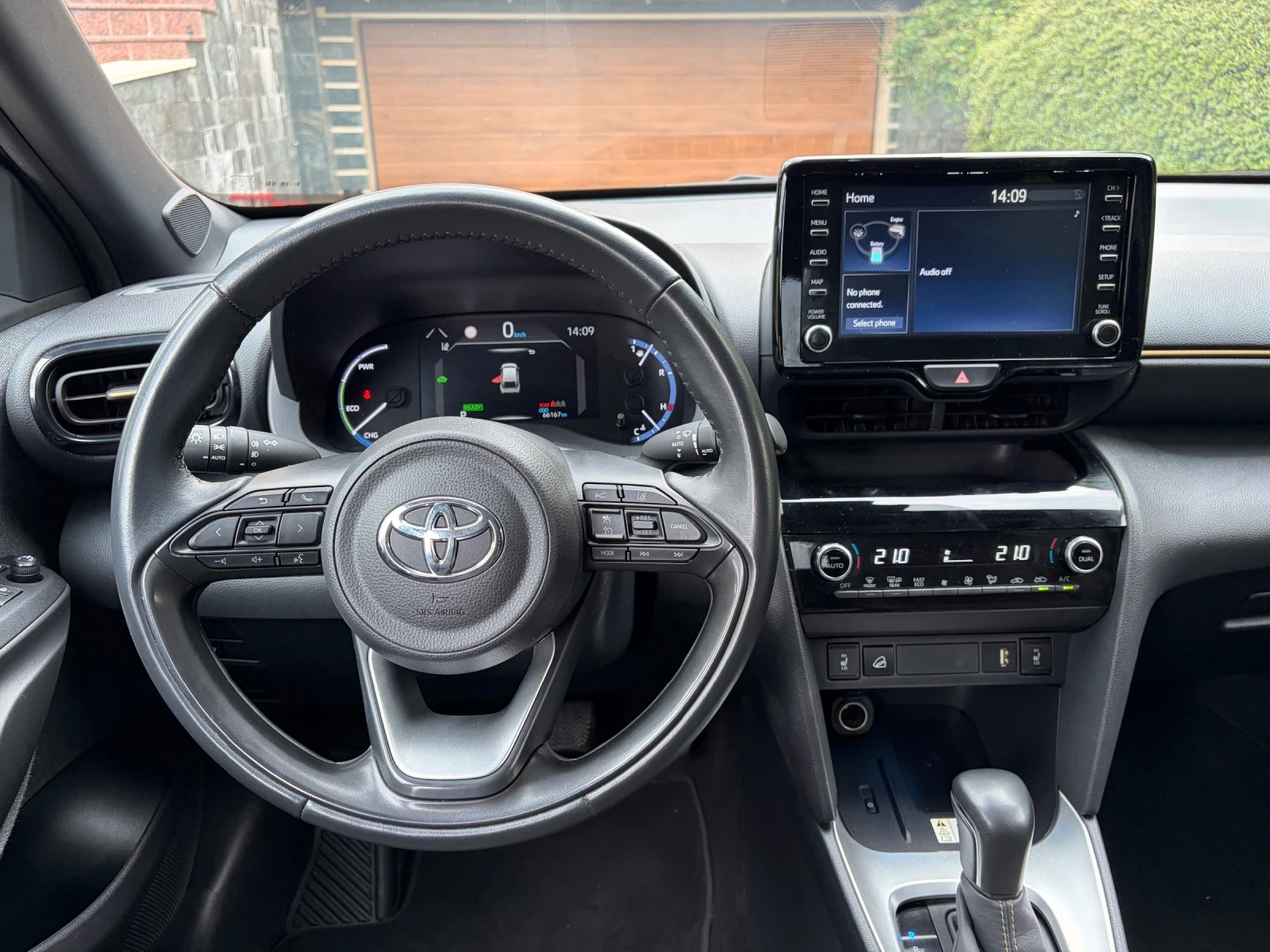 Toyota Yaris Cross 4x4 Заверена Гаранция в TOYOTA BG, снимка 11 - Автомобили и джипове - 54740079