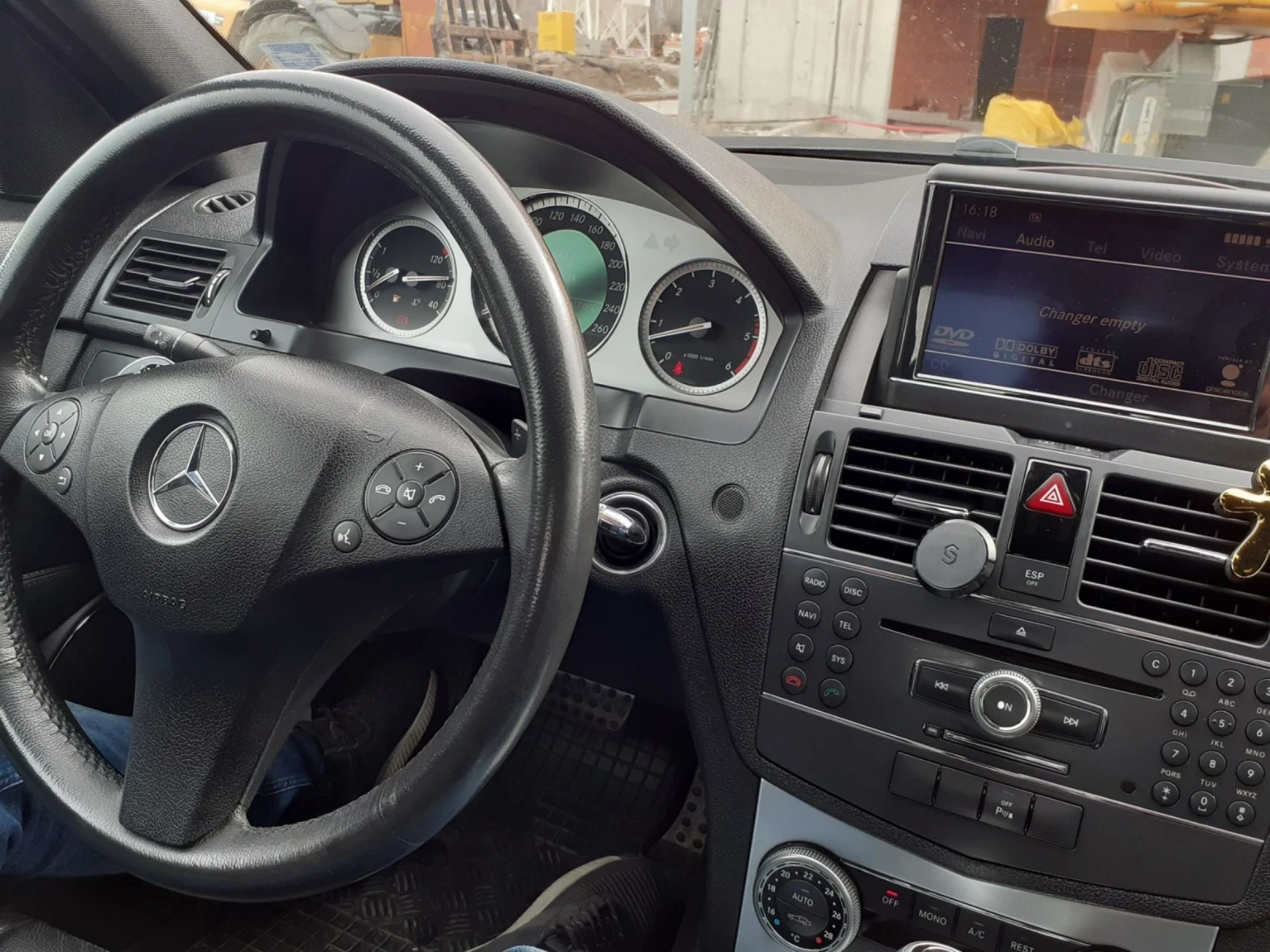 Mercedes-Benz C 320 Avangard 4-matic, снимка 8 - Автомобили и джипове - 54854534
