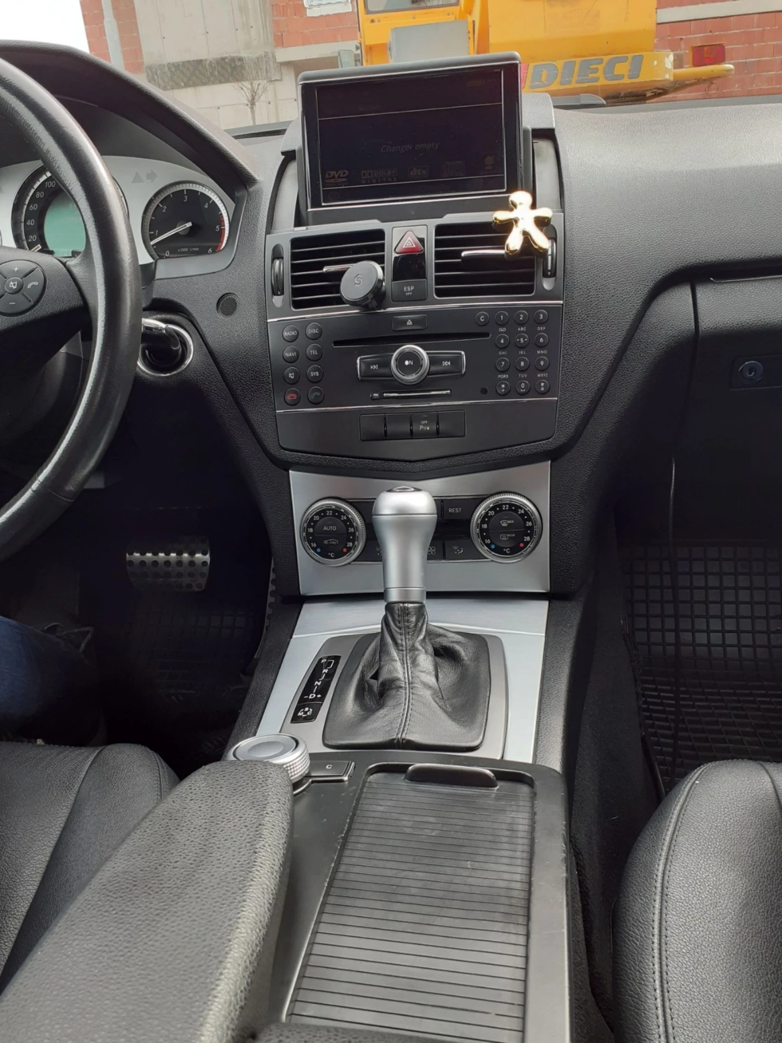 Mercedes-Benz C 320 Avangard 4-matic, снимка 7 - Автомобили и джипове - 54854534