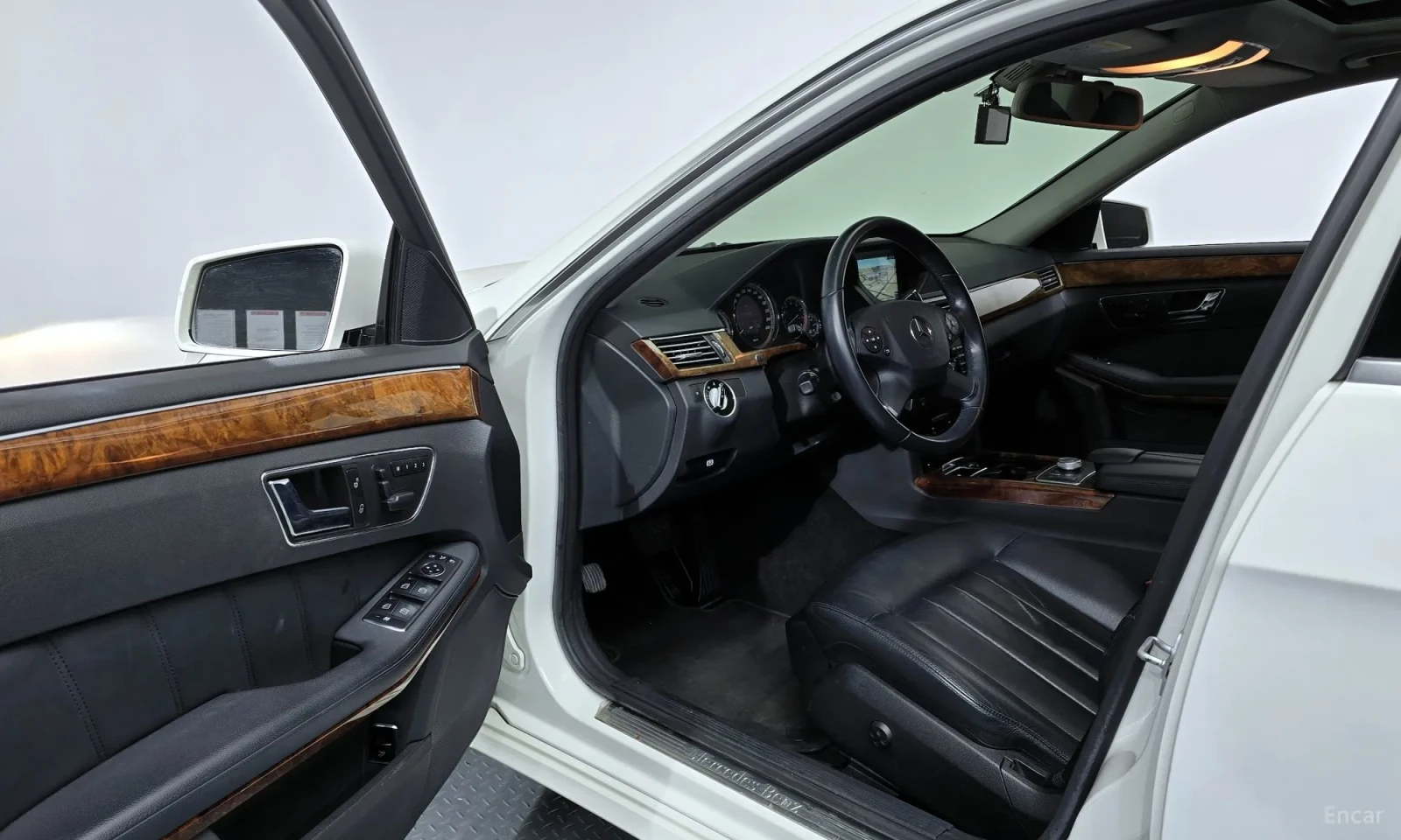 Mercedes-Benz E 300 113000KM!!!ELEGANCE, снимка 10 - Автомобили и джипове - 55045153