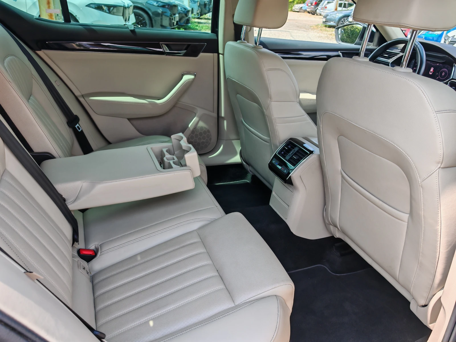 Skoda Superb 2.0TDI 4x4 DSG L&K, снимка 11 - Автомобили и джипове - 55803216