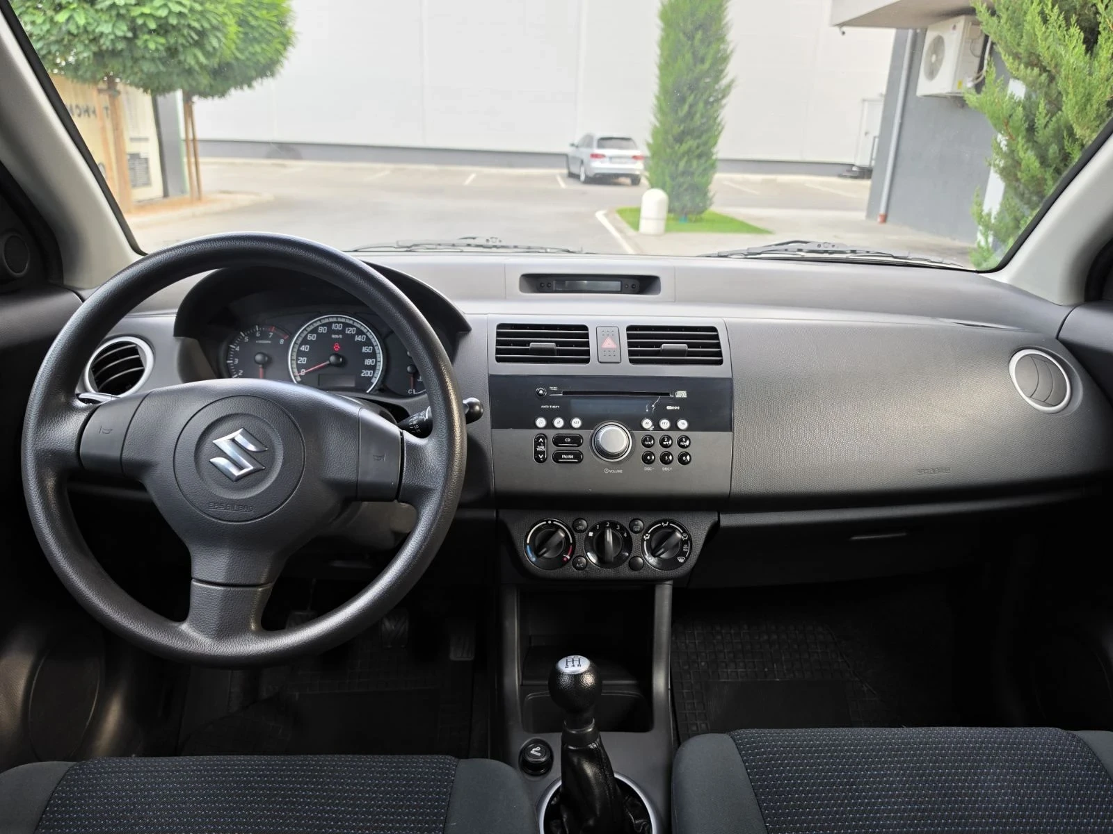 Suzuki Swift 1.3, снимка 14 - Автомобили и джипове - 55939310