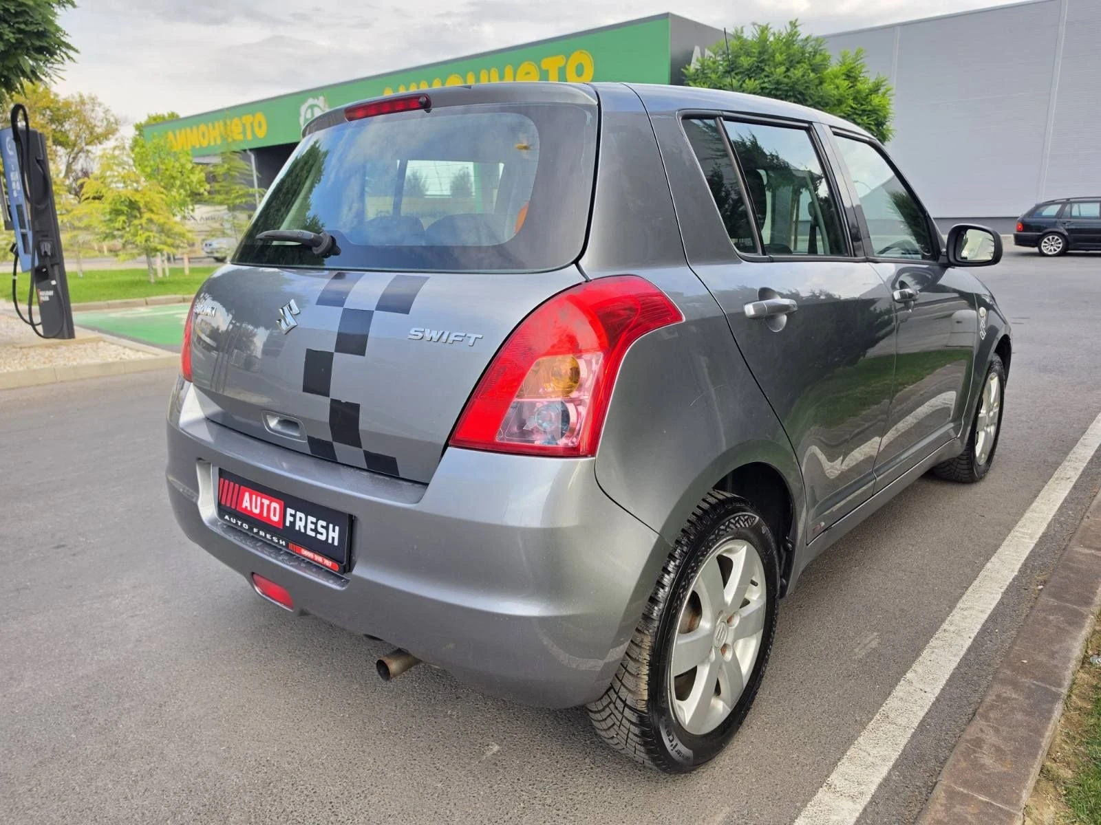 Suzuki Swift 1.3, снимка 6 - Автомобили и джипове - 55939310