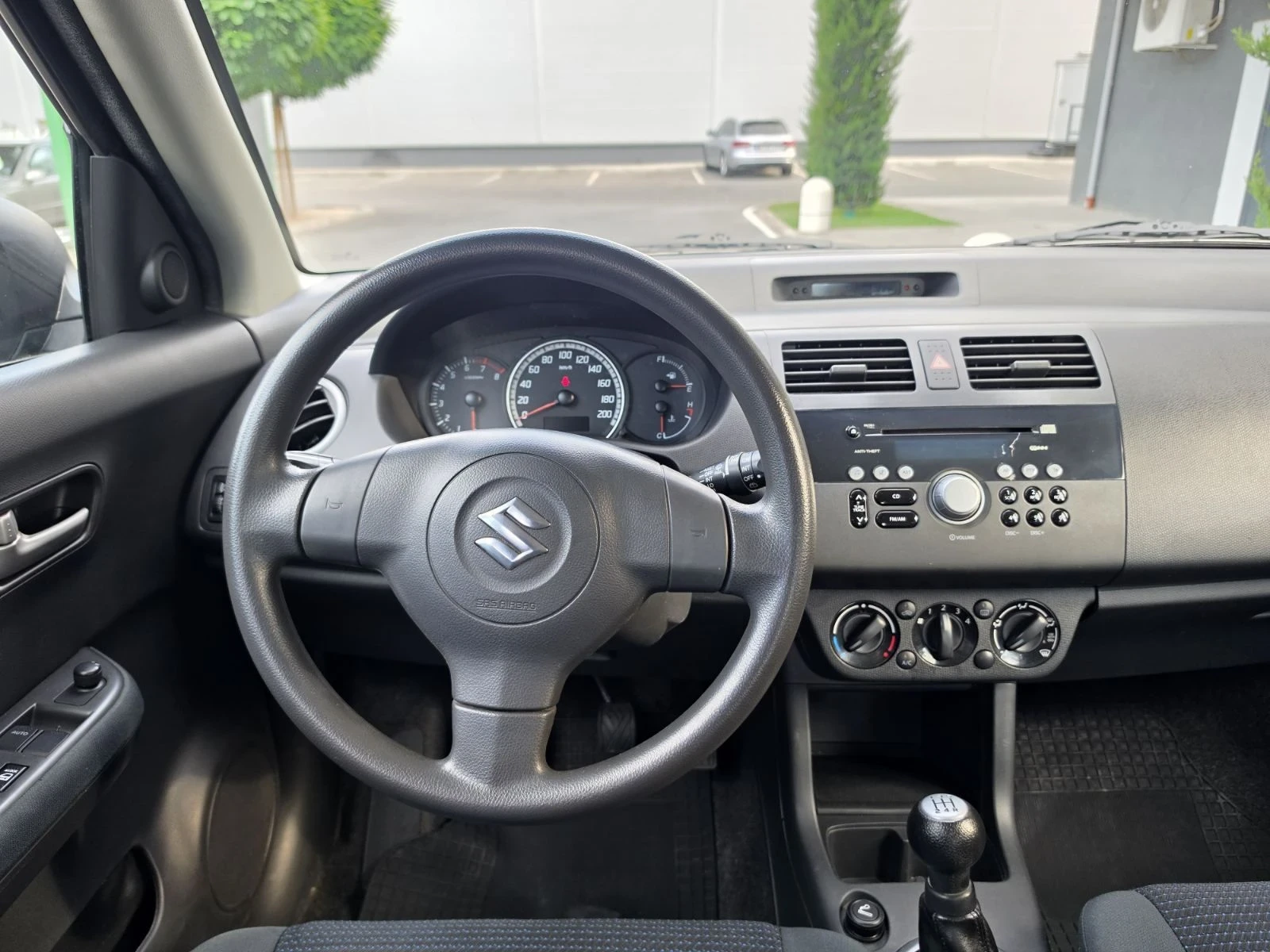 Suzuki Swift 1.3, снимка 16 - Автомобили и джипове - 55939310