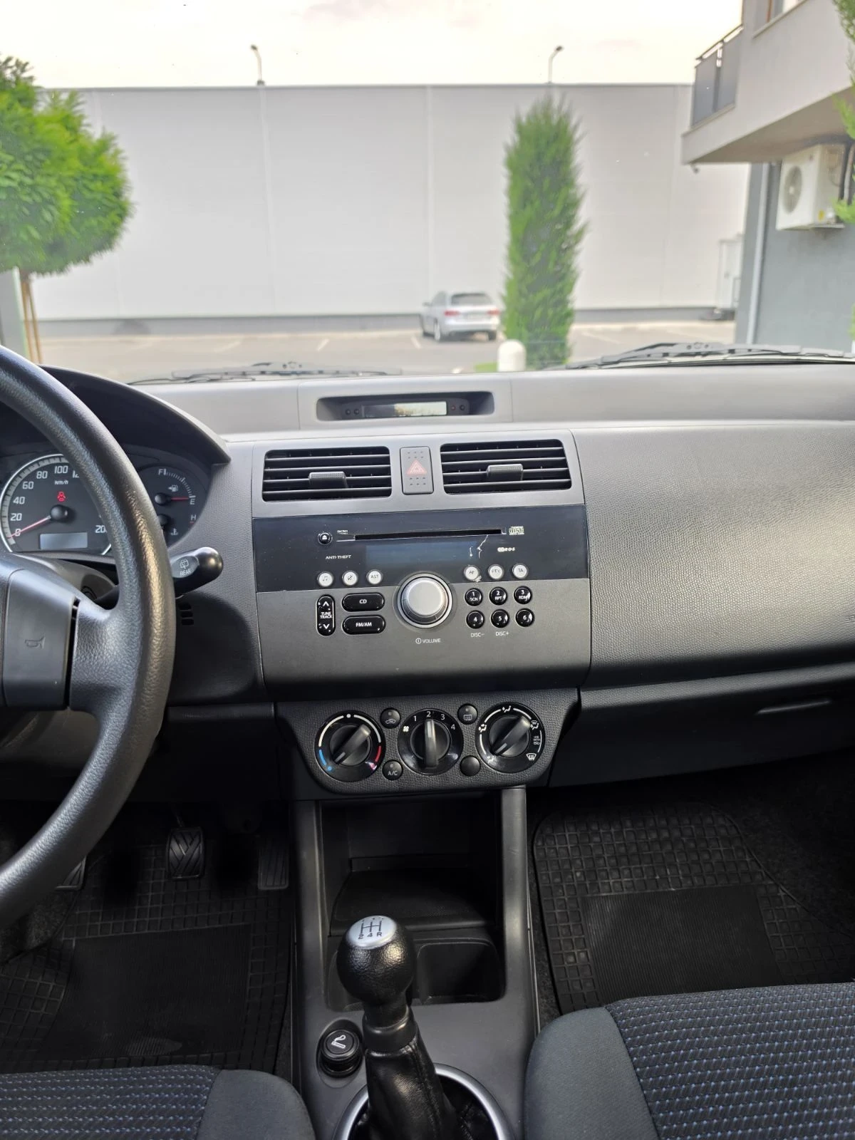 Suzuki Swift 1.3, снимка 15 - Автомобили и джипове - 55939310