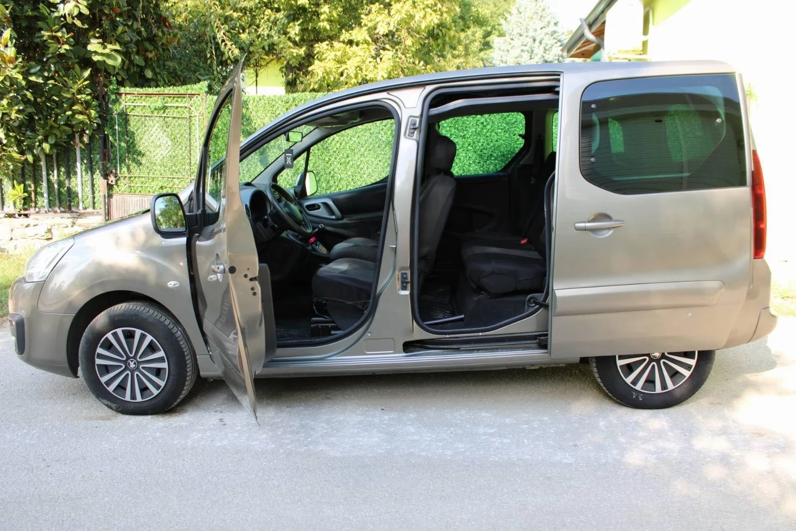 Peugeot Partner 1, 6 BlueHDi, снимка 7 - Автомобили и джипове - 55968183
