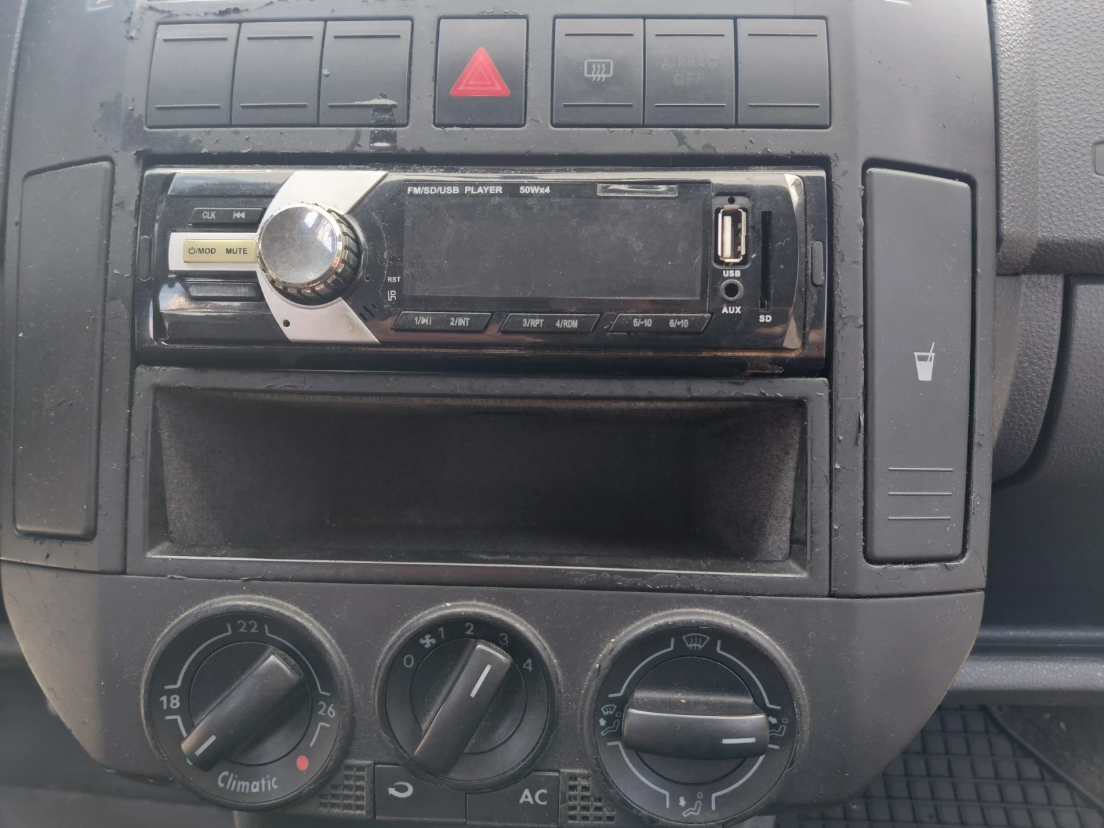 VW Polo 1.9 tdi . 101 k.c, снимка 8 - Автомобили и джипове - 56211936