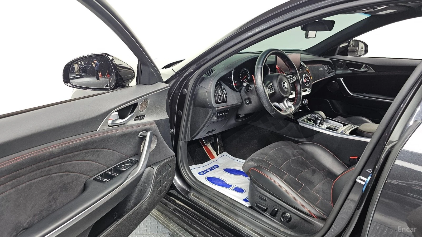 Kia Stinger 3.3 GT Masters Turbo | LEXICON| 360| HUD| ALCANTAR, снимка 10 - Автомобили и джипове - 56215024