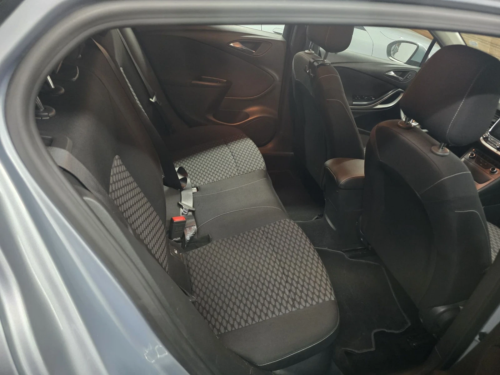 Opel Astra 1, 6 cdti 110hp, снимка 6 - Автомобили и джипове - 56333674