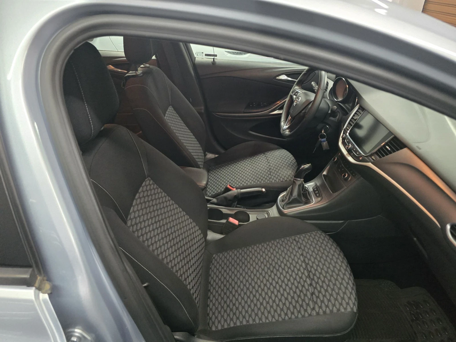 Opel Astra 1, 6 cdti 110hp, снимка 8 - Автомобили и джипове - 56333674
