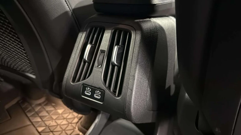 BMW X1 xDrive* АвтоКредит* (ЦЕНА ДО БГ), снимка 10 - Автомобили и джипове - 53480189