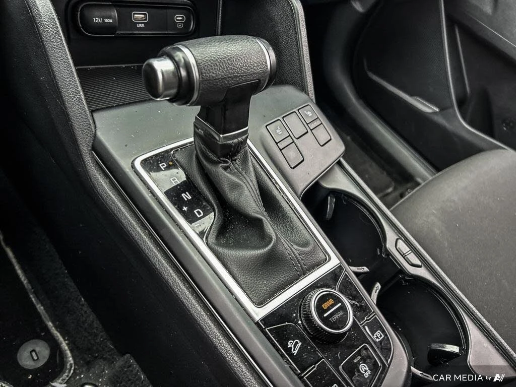 Kia Sportage * АВТО КРЕДИТ* ЦЕНА ДО БГ * СЕРВИЗНА ИСТОРИЯ *  - изображение 9