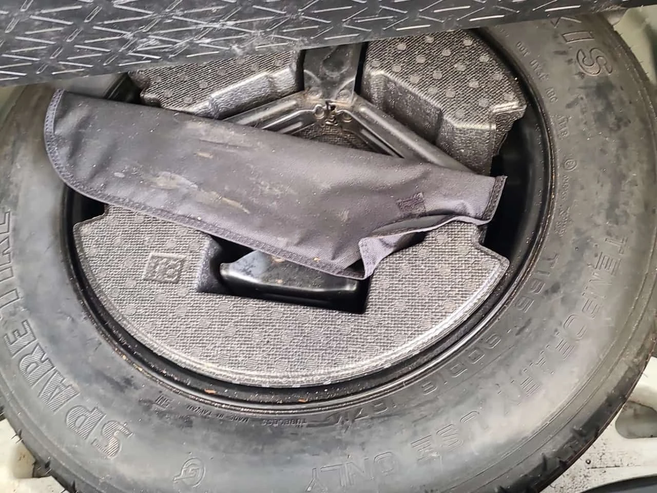 Toyota Rav4 XLE /CARFAX /Кожа/Подгрев/4х4/Панорама, снимка 12 - Автомобили и джипове - 53894186