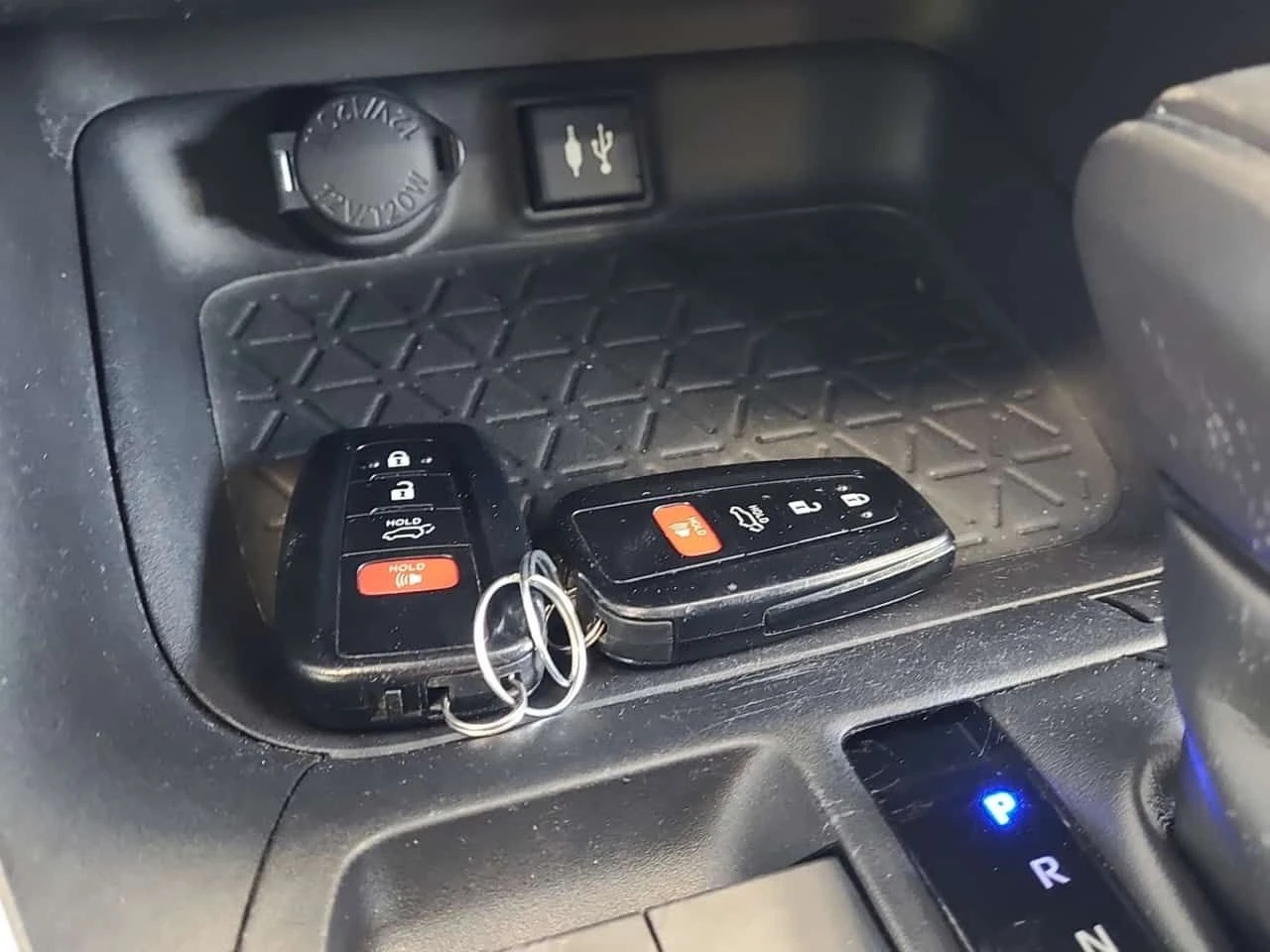 Toyota Rav4 XLE /CARFAX /Кожа/Подгрев/4х4/Панорама, снимка 7 - Автомобили и джипове - 53894186