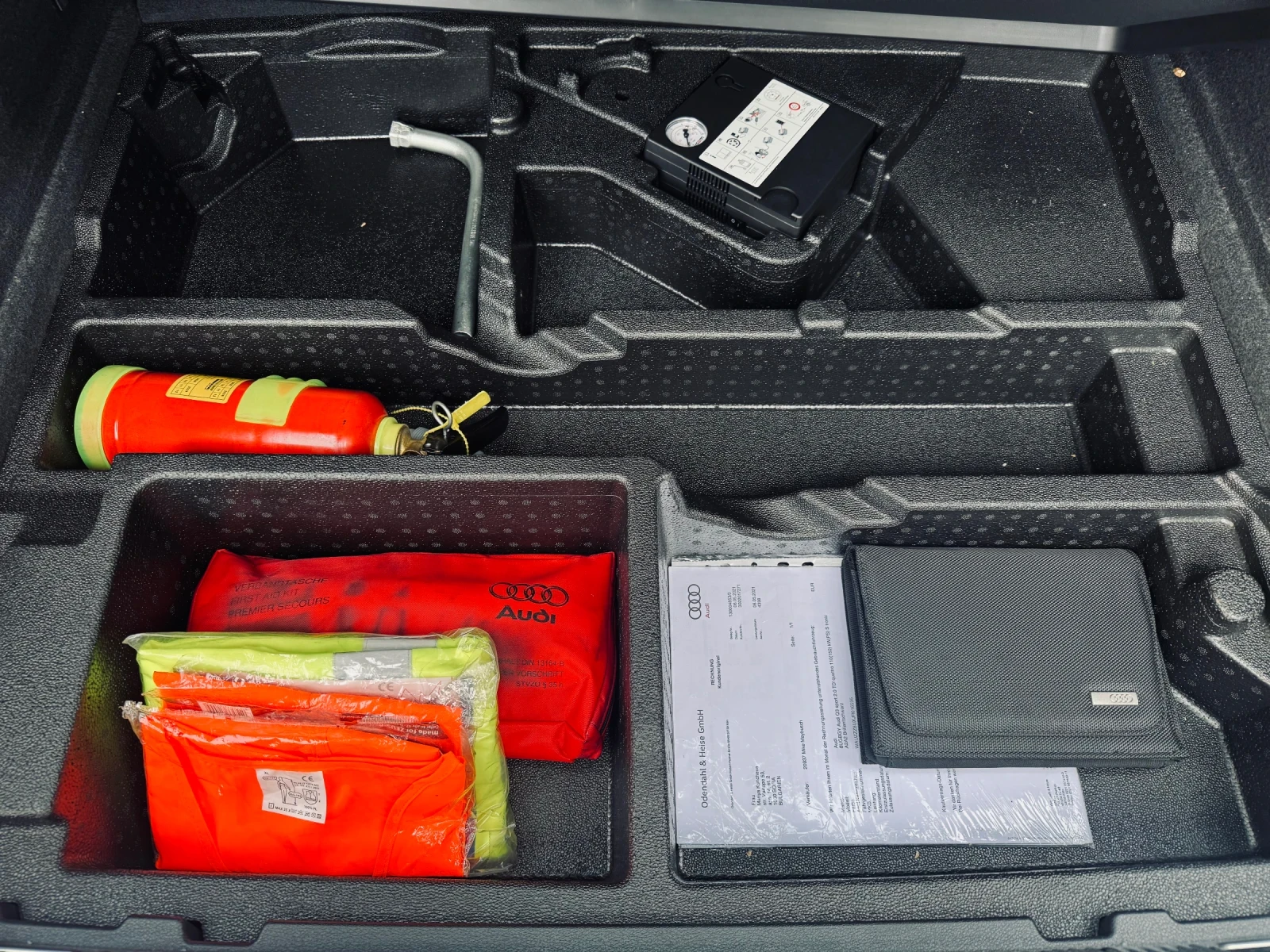 Audi Q3 2.0TDI 150ps S-line, снимка 9 - Автомобили и джипове - 54119067