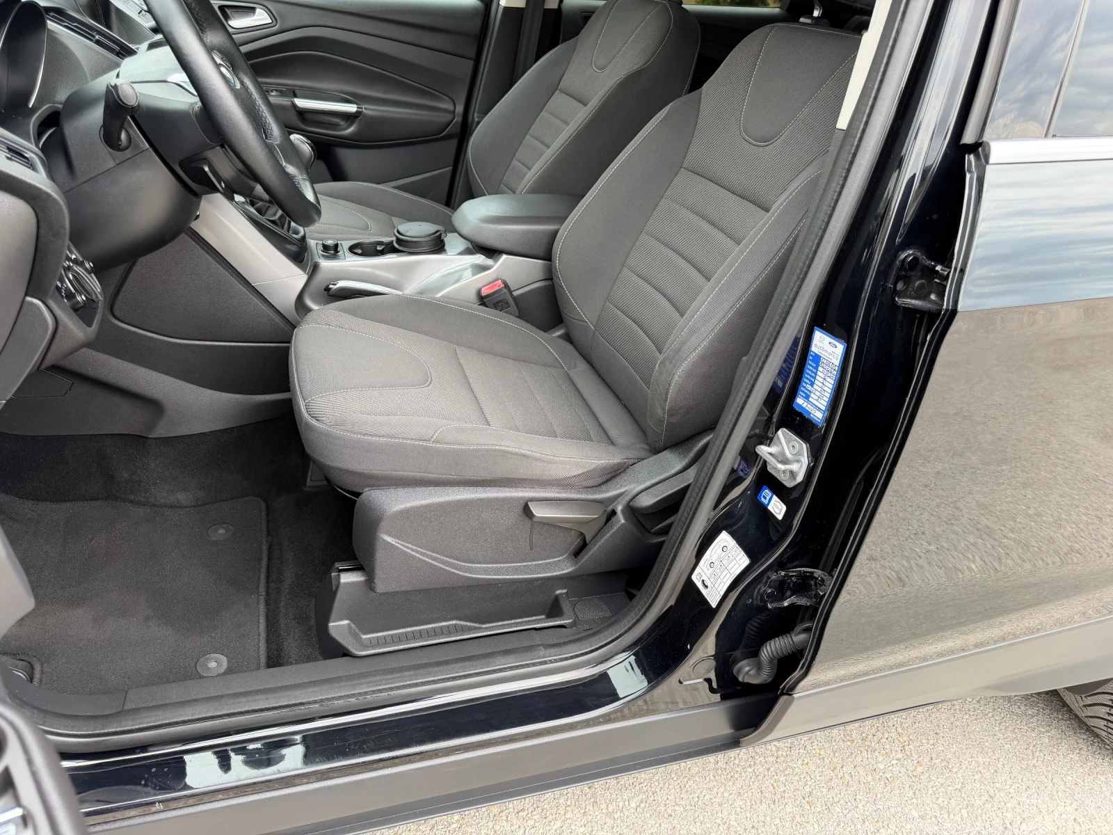 Ford Kuga 2.0TDCI FACELIFT NAVI ИТАЛИЯ, снимка 12 - Автомобили и джипове - 54459072